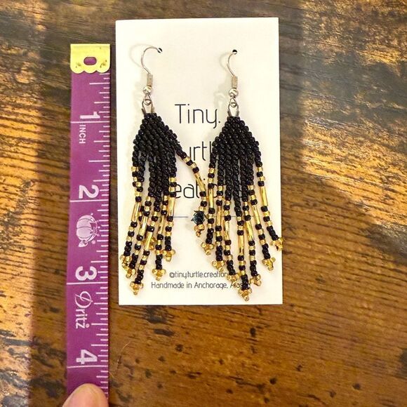 Black and Gold Alaska Native Beaded chandelier Earrings NWT - Picture 3 of 4